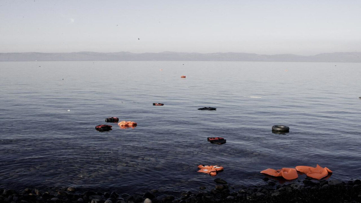 Σωσίβια ναυαγών προσφύγων - μεταναστών στο Αιγαίο...
