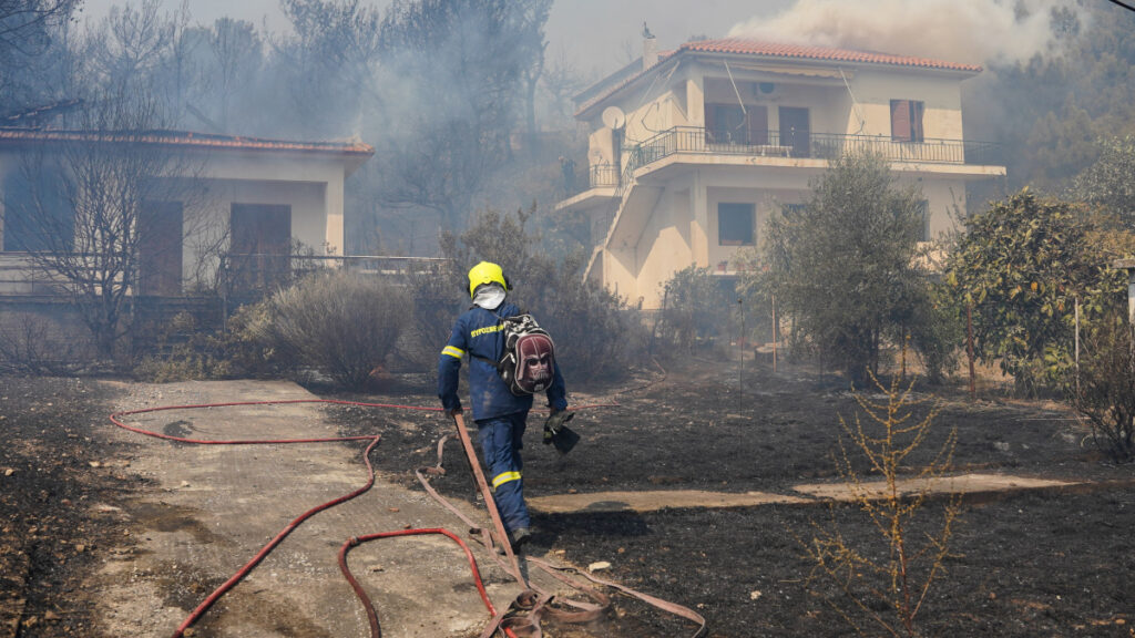 Πυρκαγιά στη Λέσβο, στην περιοχή Ρογκάδα των Βατερών . Σάββατο 23 Ιουλίου 2022