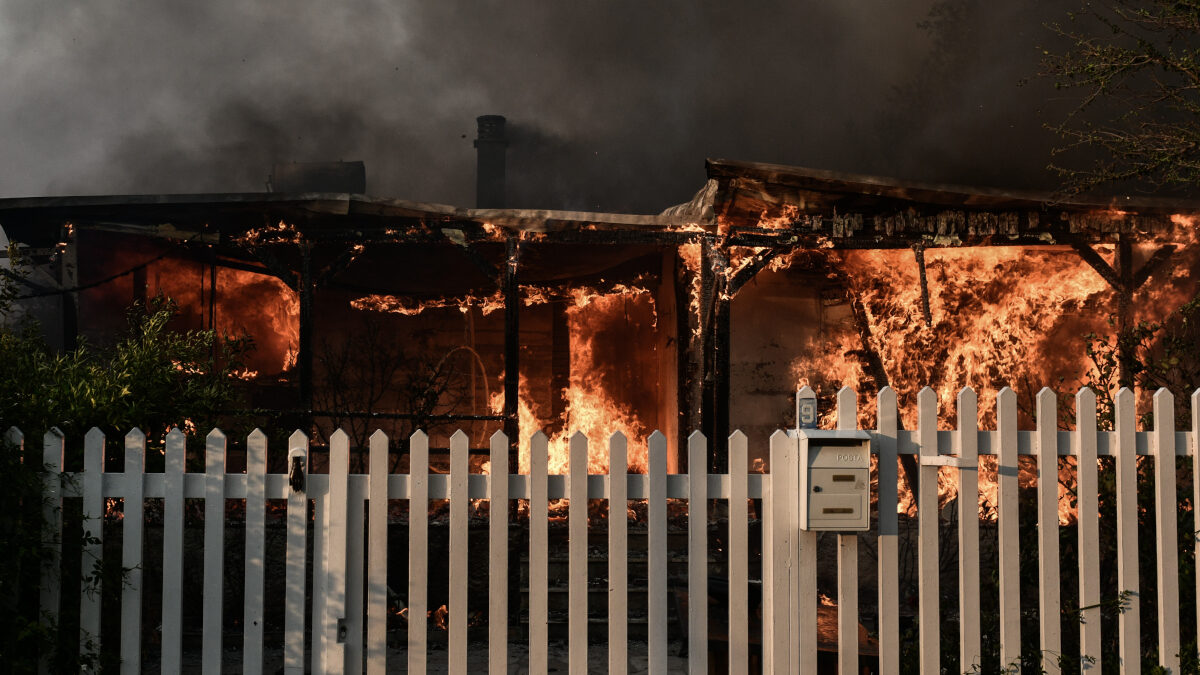 Πυροσβεστική - Καίγεται σπίτι - Ντράφι - Δεύτερη ημέρα της πυρκαγιάς στην Πεντέλη, Τετάρτη 20 Ιουλίου 2022