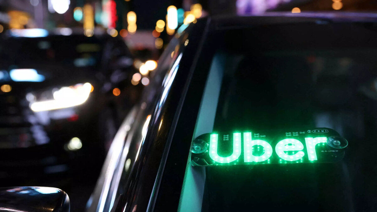 Διεθνές μονοπώλιο μεταφορών - ταξί «Uber»
