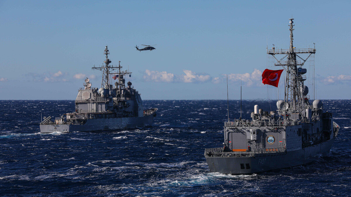 Παλιότερη (Φλεβάρης 2022) συνεκπαίδευση του Αντιτορπιλικού USS San Jacinto (CG 56) των ΗΠΑ με τη Φρεγάτα TCG Goksu (FFG 497) της Τουρκίας