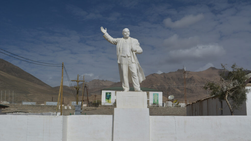 Ένα από τα ελάχιστα αγάλματα του Λένιν στην Κεντρική Ασία