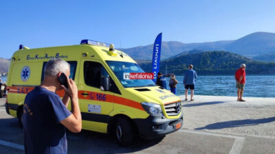 Πτώση αυτοκινήτου στο λιμάνι Αργοστολίου