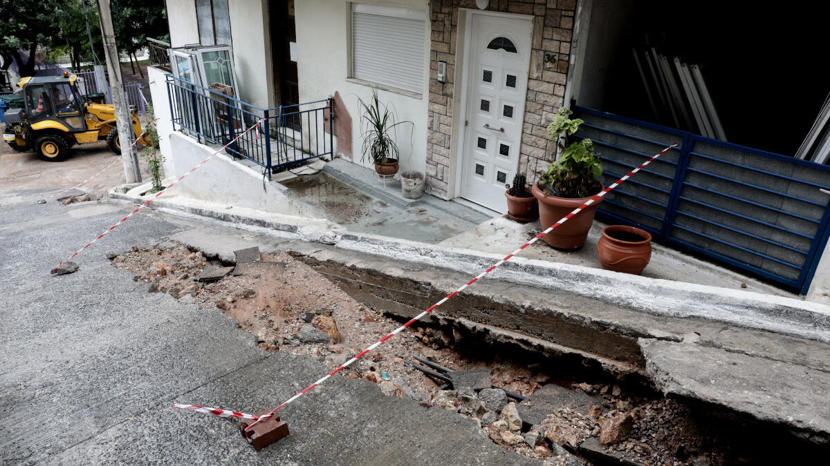 Καθίζηση σε δρόμο στο Κερατσίνι