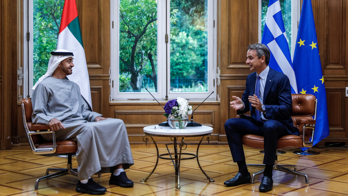 Με τον Πρόεδρο των Ηνωμένων Αραβικών Εμιράτων, σεΐχη Mohamed bin Zayed Al Nahyan, ο οποίος πραγματοποιεί επίσκεψη στην Ελλάδα, συναντήθηκε ο Κυρ. Μητσοτάκης
