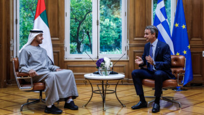 Με τον Πρόεδρο των Ηνωμένων Αραβικών Εμιράτων, σεΐχη Mohamed bin Zayed Al Nahyan, ο οποίος πραγματοποιεί επίσκεψη στην Ελλάδα, συναντήθηκε ο Κυρ. Μητσοτάκης