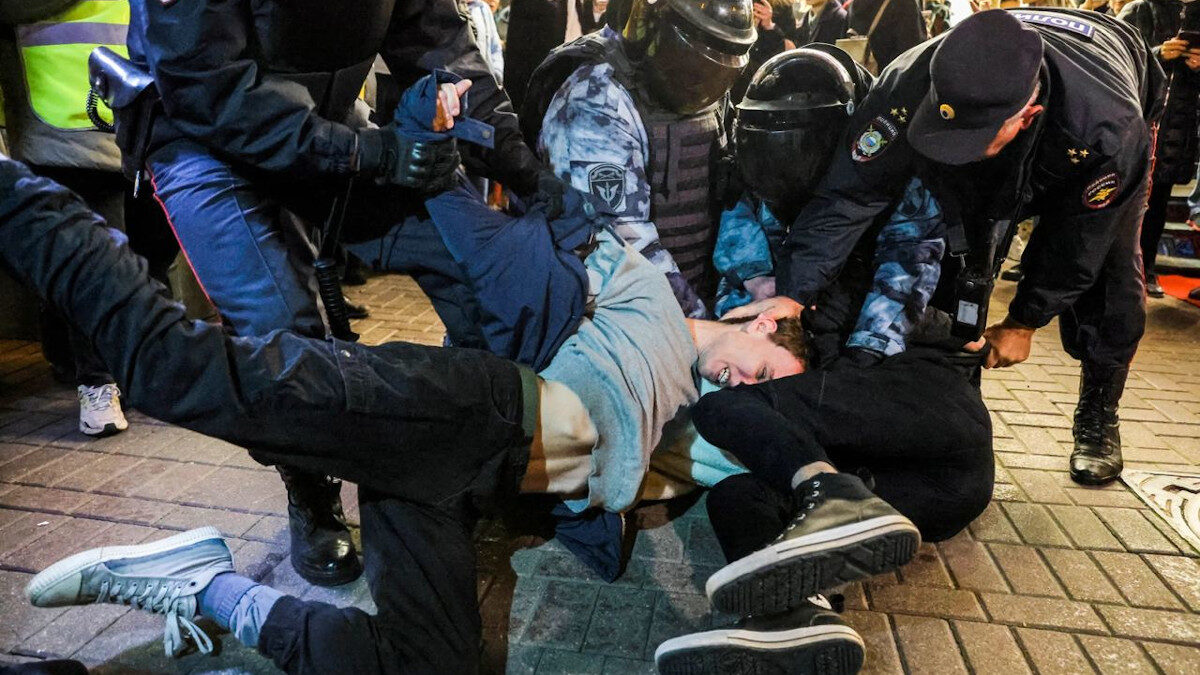 Συλλήψεις κατά την διάρκεια διαδηλώσεων στην Ρωσία, ενάντια στην επιστράτευση που κήρυξε ο Ρώσος πρόεδρος Βλαντιμίρ Πούτιν