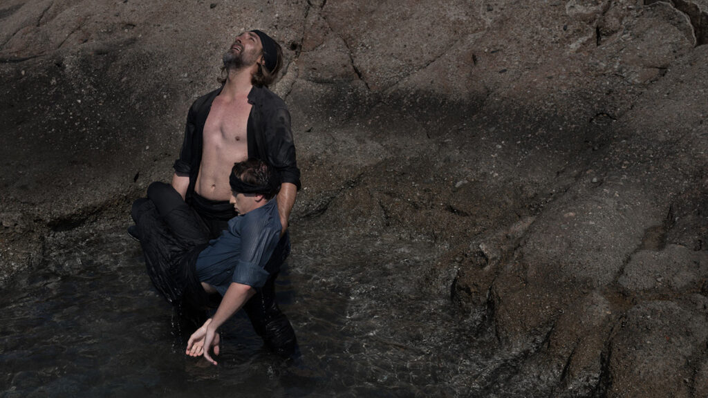 Ο θρυλικός «Ζορμπάς» του Νίκου Καζαντζάκη ζωντανεύει στη σκηνή σε θεατρική διασκευή Γιάννη Κακλέα και Γεράσιμου Ευαγγελάτου και σκηνοθεσία Γιάννη Κακλέα και παρουσιάζεται από τις 19 Οκτωβρίου στο θέατρο του Κέντρου Πολιτισμού «Ελληνικός Κόσμος»