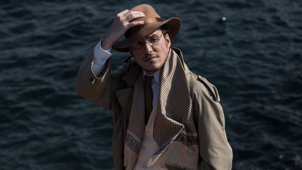 Ο θρυλικός «Ζορμπάς» του Νίκου Καζαντζάκη ζωντανεύει στη σκηνή σε θεατρική διασκευή Γιάννη Κακλέα και Γεράσιμου Ευαγγελάτου και σκηνοθεσία Γιάννη Κακλέα και παρουσιάζεται από τις 19 Οκτωβρίου στο θέατρο του Κέντρου Πολιτισμού «Ελληνικός Κόσμος»