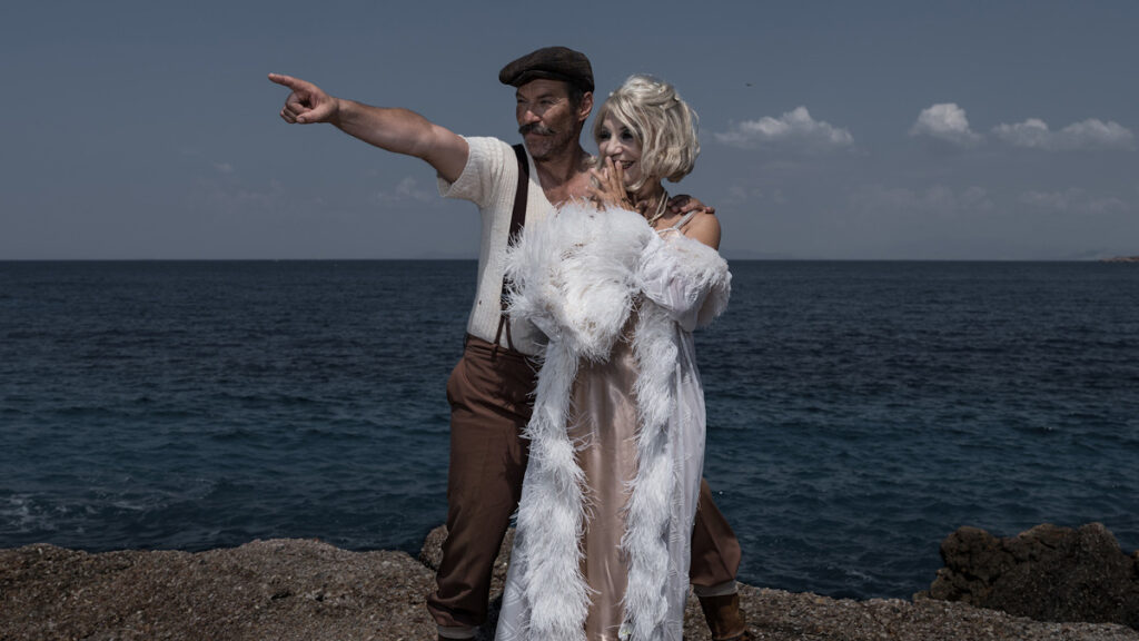 Ο θρυλικός «Ζορμπάς» του Νίκου Καζαντζάκη ζωντανεύει στη σκηνή σε θεατρική διασκευή Γιάννη Κακλέα και Γεράσιμου Ευαγγελάτου και σκηνοθεσία Γιάννη Κακλέα και παρουσιάζεται από τις 19 Οκτωβρίου στο θέατρο του Κέντρου Πολιτισμού «Ελληνικός Κόσμος»