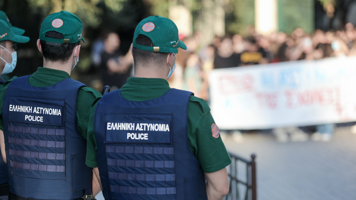 Πανεπιστημιακή Αστυνομία έξω από τις πύλες του ΕΚΠΑ