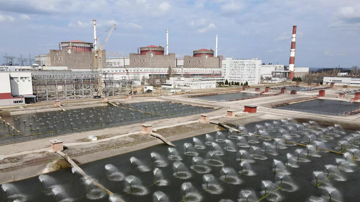 Πυρηνικός Σταθμός Παραγωγής Ενέργειας στην πόλη Ζαπόριζια της Ουκρανίας - 6 μονάδες των 1000MW - Χτίστηκε το 1984 από τη Σοβιετική Σοσιαλιστική Δημοκρατία της Ουκρανίας (μέλος της ΕΣΣΔ)