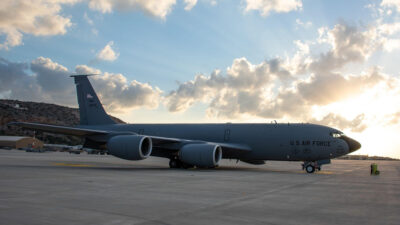 Αμερικανικό αεροσκάφος εναέριου ανεφοδιασμού KC-135 στην Βάση της Σούδας