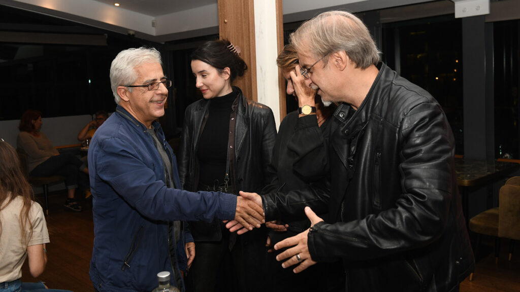 Σε μια ζεστή ατμόσφαιρα στο «Public cafe» στο Σύνταγμα, παρουσιάστηκε το βράδυ της Τρίτης, το νέο βιβλίο του Μίλτου Πασχαλίδη, «Ξενοδοχεία»