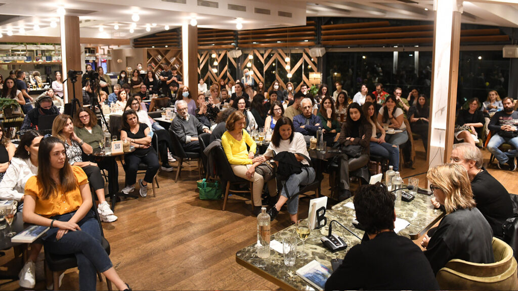 Σε μια ζεστή ατμόσφαιρα στο «Public cafe» στο Σύνταγμα, παρουσιάστηκε το βράδυ της Τρίτης, το νέο βιβλίο του Μίλτου Πασχαλίδη, «Ξενοδοχεία»