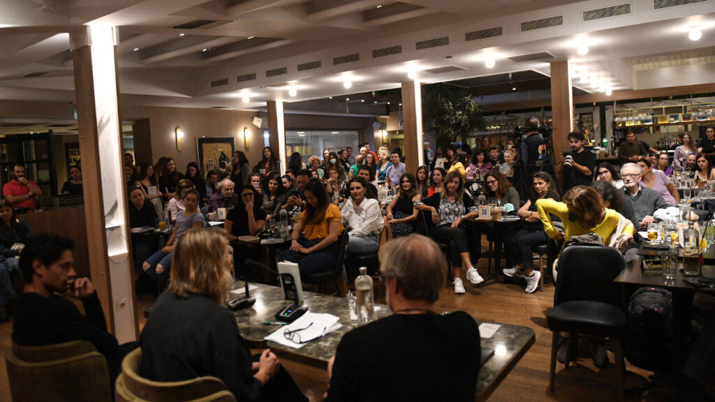 Σε μια ζεστή ατμόσφαιρα στο «Public cafe» στο Σύνταγμα, παρουσιάστηκε το βράδυ της Τρίτης, το νέο βιβλίο του Μίλτου Πασχαλίδη, «Ξενοδοχεία»