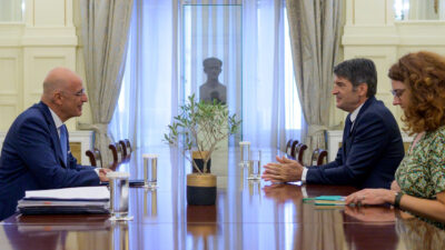 Συνάντηση του υπουργού Εξωτερικών, Ν. Δένδια με τον Γάλλο πρέσβη, Πατρίκ Μεζονάβ