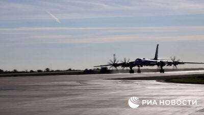 Ένα από τα στρατηγικά βομβαρδιστικά Tu-95MS (Πηγή: Ria Novosti)Ένα από τα στρατηγικά βομβαρδιστικά Tu-95MS (Πηγή: Ria Novosti)