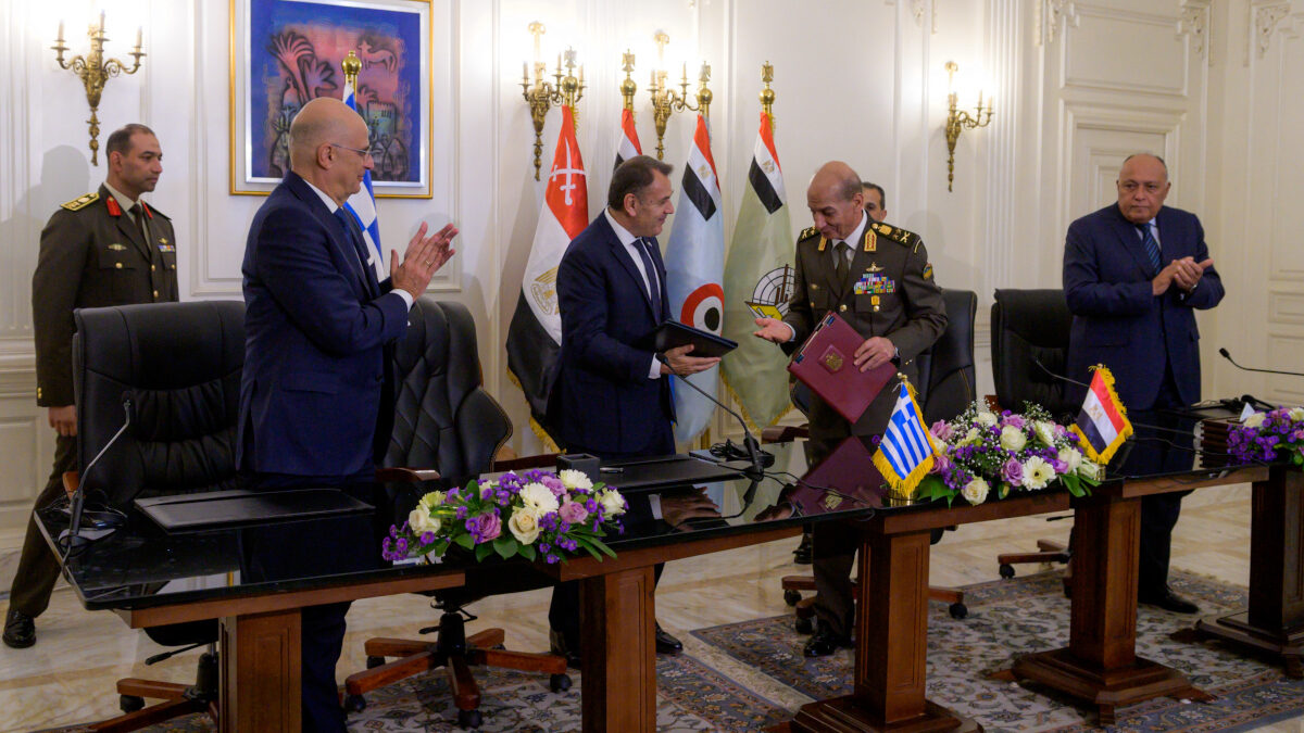 Επίσκεψη ΥΠΕΞ Ν. Δένδια, ΑΝΥΠΕΞ Μ. Βαρβιτσιώτη & ΥΠΑΜ Ν. Παναγιωτόπουλου στο Κάιρο. Υπογραφή Μνημονίου σχετικά με τη Συνεργασία στους Τομείς Αεροναυτικής και Ναυτικής Έρευνας και Διάσωσης Τρίτη 22 Νοεμβρίου 2022