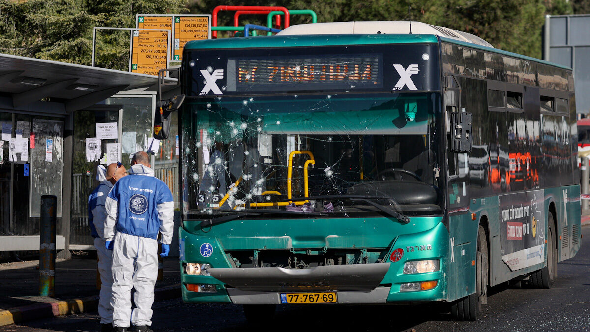 Ιερουσαλήμ: Τουλάχιστον ένας άνθρωπος σκοτώθηκε στις δύο εκρήξεις σε στάσεις λεωφορείου