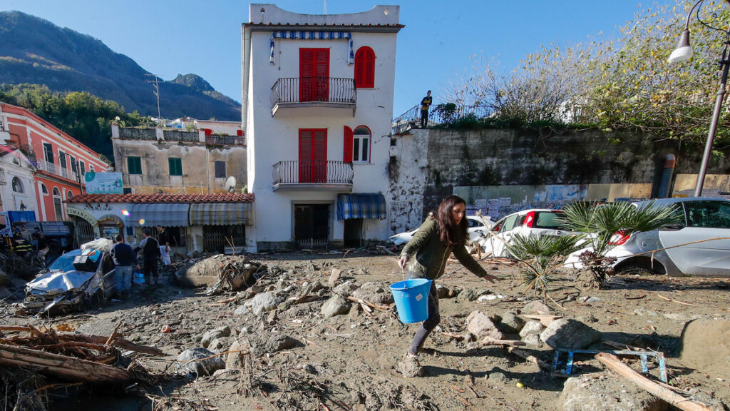 Τρομακτική κατολίσθηση που προκάλεσαν ισχυρές βροχές στο πυκνοκατοικημένο νησί της Ιταλίας Ίσκια