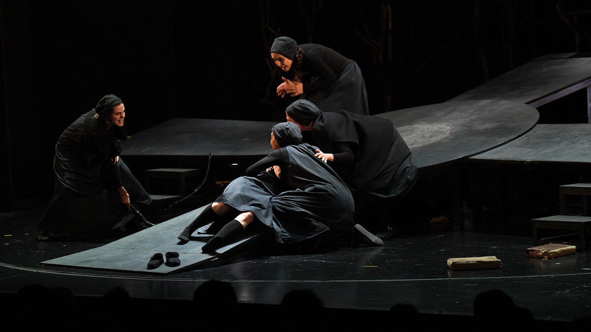 Θέατρο «Βρετάνια»: «Μάγισσες του Σάλεμ»