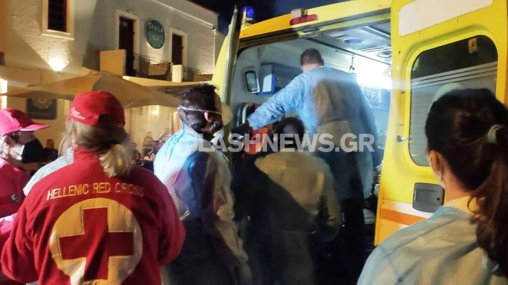 Μετανάστες διασώθηκαν στην Παλαιοχώρα Χανίων μετά από την μεγάλη επιχείρηση του Λιμενικού, όταν το σκάφος στο οποίο επέβαιναν εξέπεμψε σήμα κινδύνου, ενώ βρισκόταν 18 ναυτικά μίλια νότια της Κρήτης - 22/11/22