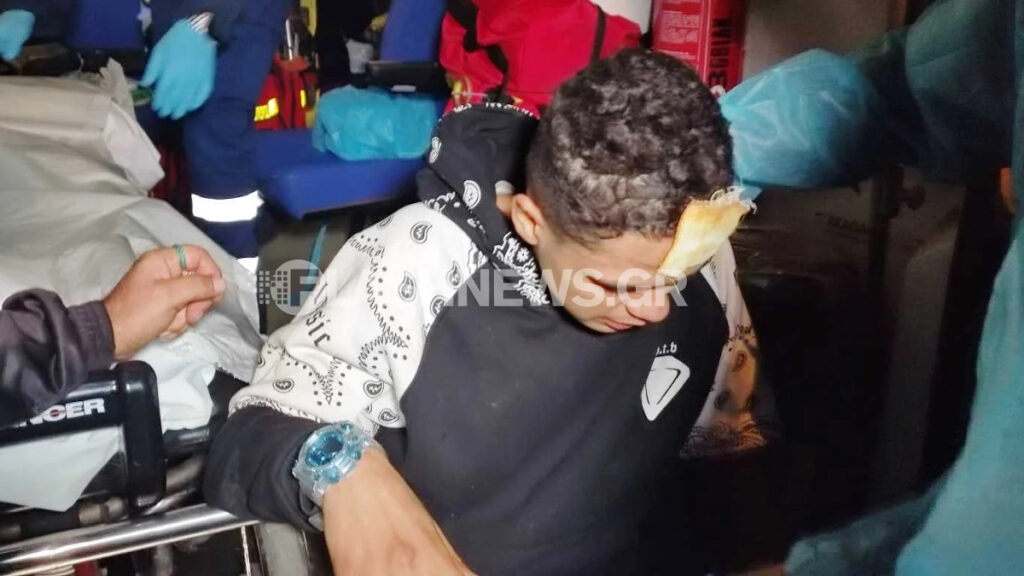 Μετανάστες διασώθηκαν στην Παλαιοχώρα Χανίων μετά από την μεγάλη επιχείρηση του Λιμενικού, όταν το σκάφος στο οποίο επέβαιναν εξέπεμψε σήμα κινδύνου, ενώ βρισκόταν 18 ναυτικά μίλια νότια της Κρήτης - 22/11/22