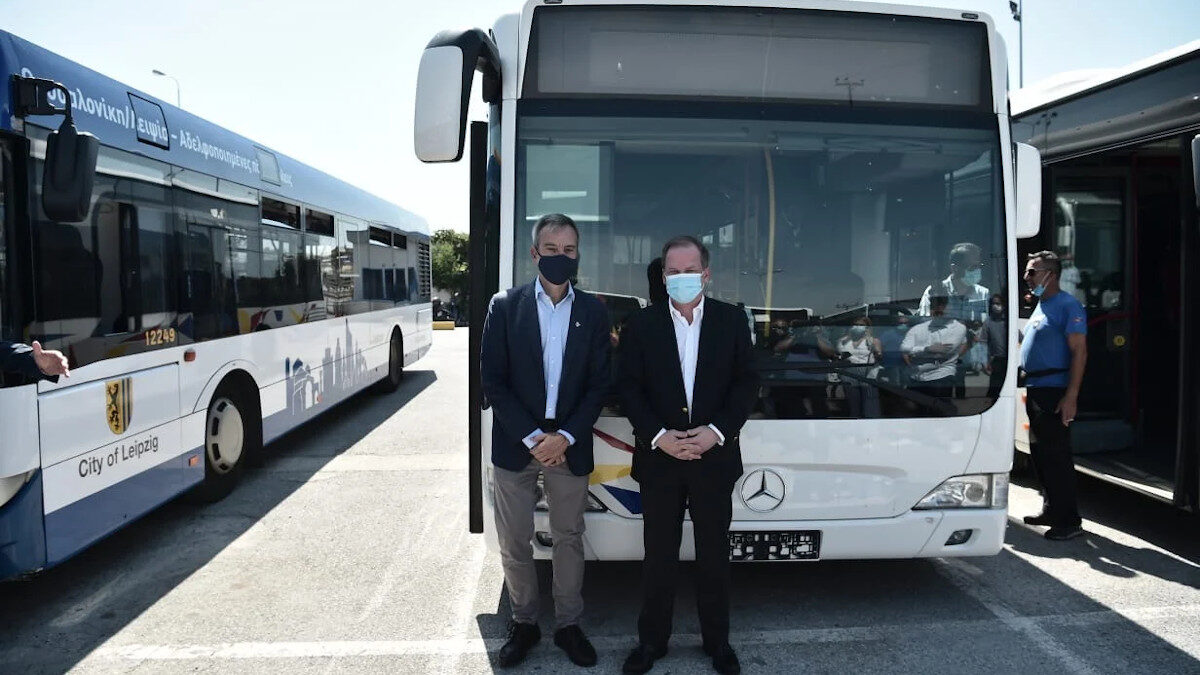 Παραλαβή των πρώτων 18 λεωφορείων στη Θεσσαλονίκη από τα συνολικά 230, με τα οποία έχει αποφασιστεί ότι θα ενισχυθεί ο στόλος του ΟΑΣΘ, παραβρέθηκε σήμερα ο υπουργός Μεταφορών, Κώστας Καραμανλής - 02/09/2020