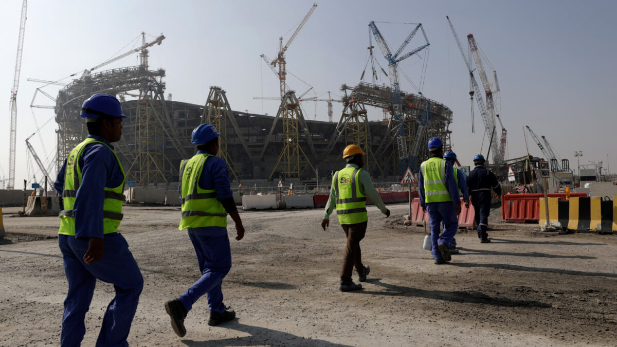 Εργάτες στα κάτεργα του μουντιάλ στο Κατάρ