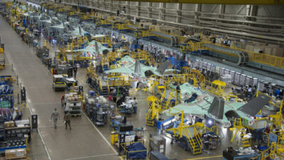 Εργοστάσιο της πολεμικής Βιομηχανίας Lockheed Martin / Γραμμή παραγωγής F-35 στο Fort Worth του Τέξας των ΗΠΑ
