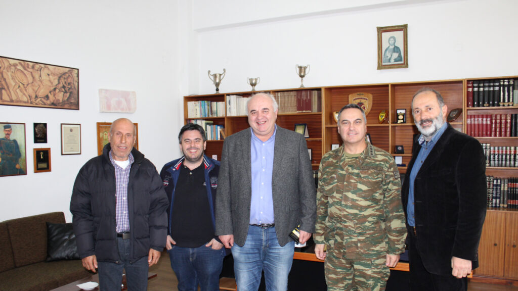 Επίσκεψη του βουλευτή Αχαΐας του ΚΚΕ, Νίκου Καραθανόπουλου στην Αεροπορική Βάση της Ανδραβίδας