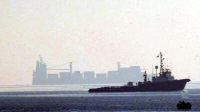 Ρυμουλκό έξω από το λιμάνι της Θεσσαλονίκης