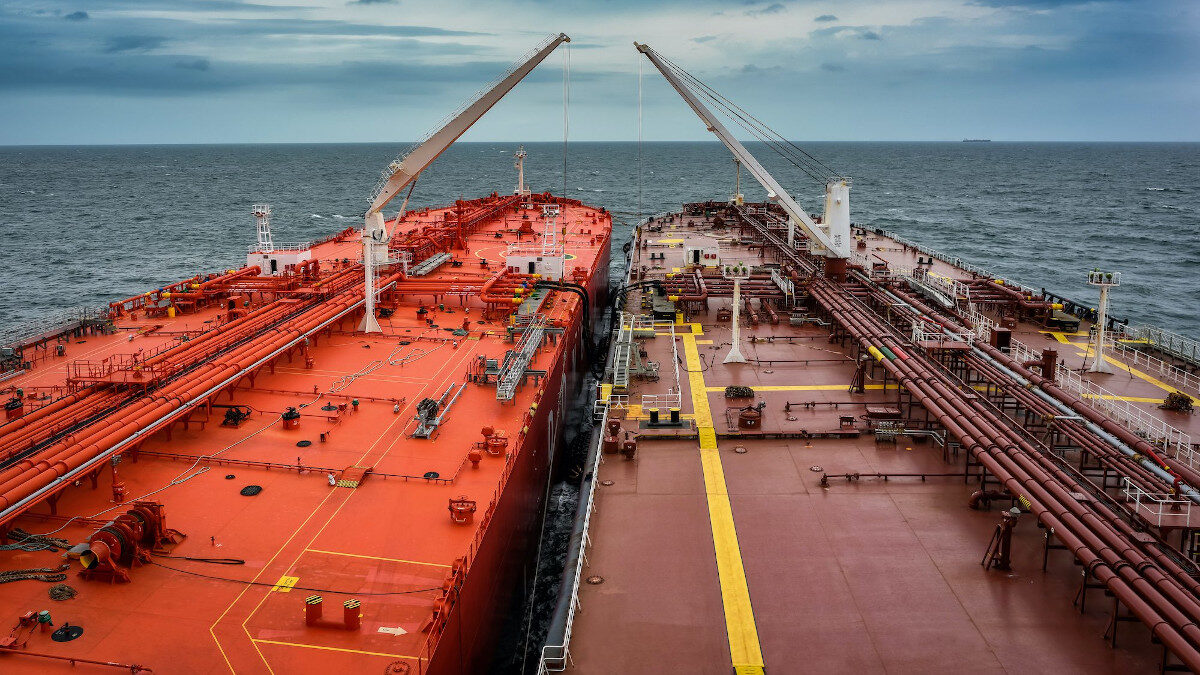 Πετρελαιοφόρα σε Ship to Ship μετάγγιση πετρελαίου