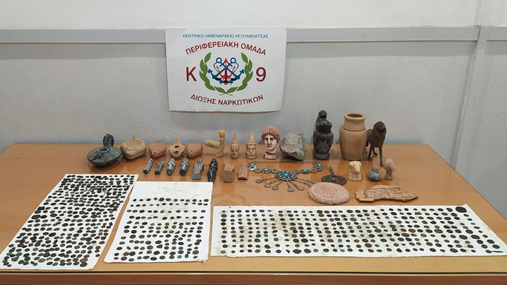 Κεντρικό Λιμεναρχείο Ηγουμενίτσας: Συλλήψεις για 28 αρχαία αντικείμενα και 779 αρχαία νομίσματα
