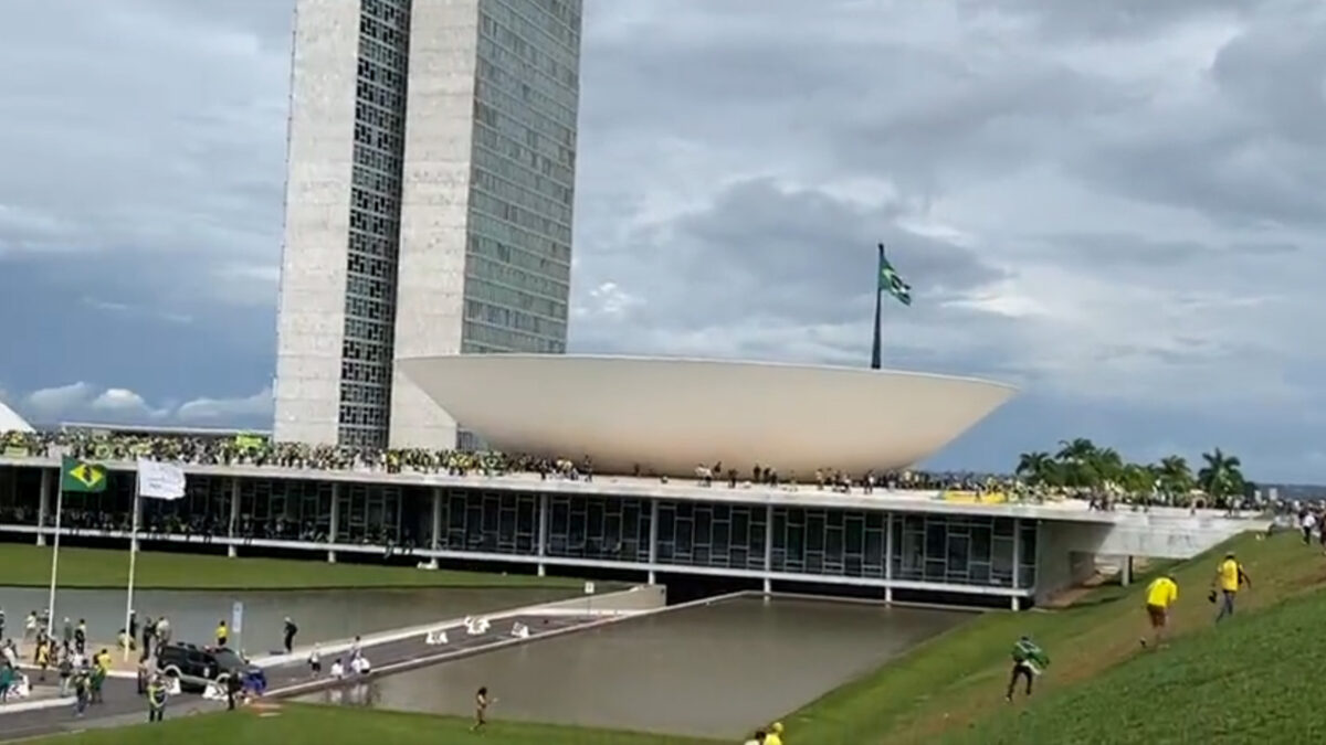 Εισβολή υποστηρικτών του Μπολσονάρου στο κογκρέσο της Βραζιλίας