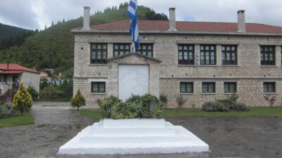 Το ιστορικό κτήριο του σχολείου των Κορυσχάδων (Ευρυτανία) που αποτέλεσε την έδρα του Εθνικού Συμβουλίου της Ελεύθερης Ελλάδας