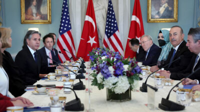 Ο υπουργός Εξωτερικών της Τουρκίας Μεβλούτ Τσαβούσογλου σε συνάντηση με τον Αμερικανό ομόλογό του, Άντονι Μπλίνκεν στην Ουάσιγκτον, ΗΠΑ