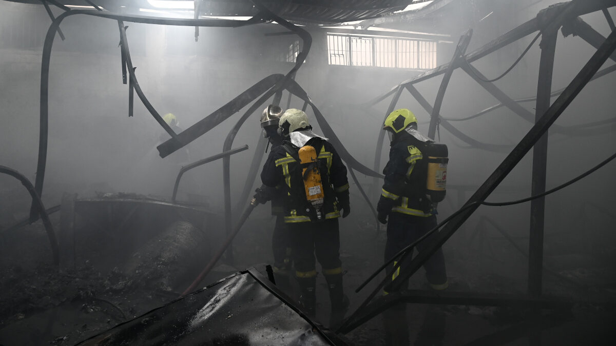 Πυροσβεστική - Πυρκαγιά σε εργοστάσιο πολυεστερικών, στην Λεωφόρο ΝΑΤΟ στον Ασπρόπυργο, Παρασκευή 9 Δεκεμβρίου 2022
