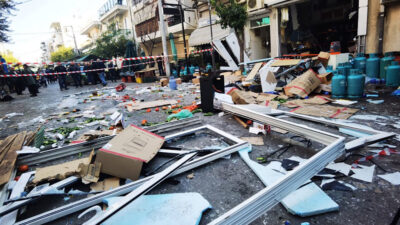 Έκρηξη από φιάλες σε κατάστημα στο Αιγάλεω