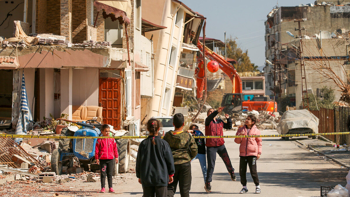 Ο αριθμός των νεκρών από τον φονικό σεισμό της 6ης Φλεβάρη στην Τουρκία έφτασε τους 43.556
