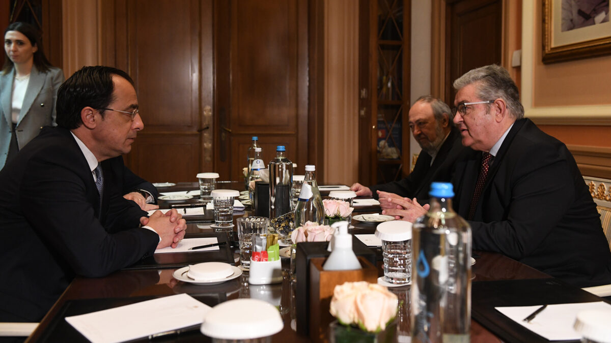Ο ΓΓ της ΚΕ του ΚΚΕ Δημήτρης Κουτσούμπας συναντήθηκε με τον Πρόεδρο της Κυπριακής Δημοκρατίας Νίκο Χριστοδουλίδη στο ξενοδοχείο Μεγάλη Βρετάνια.