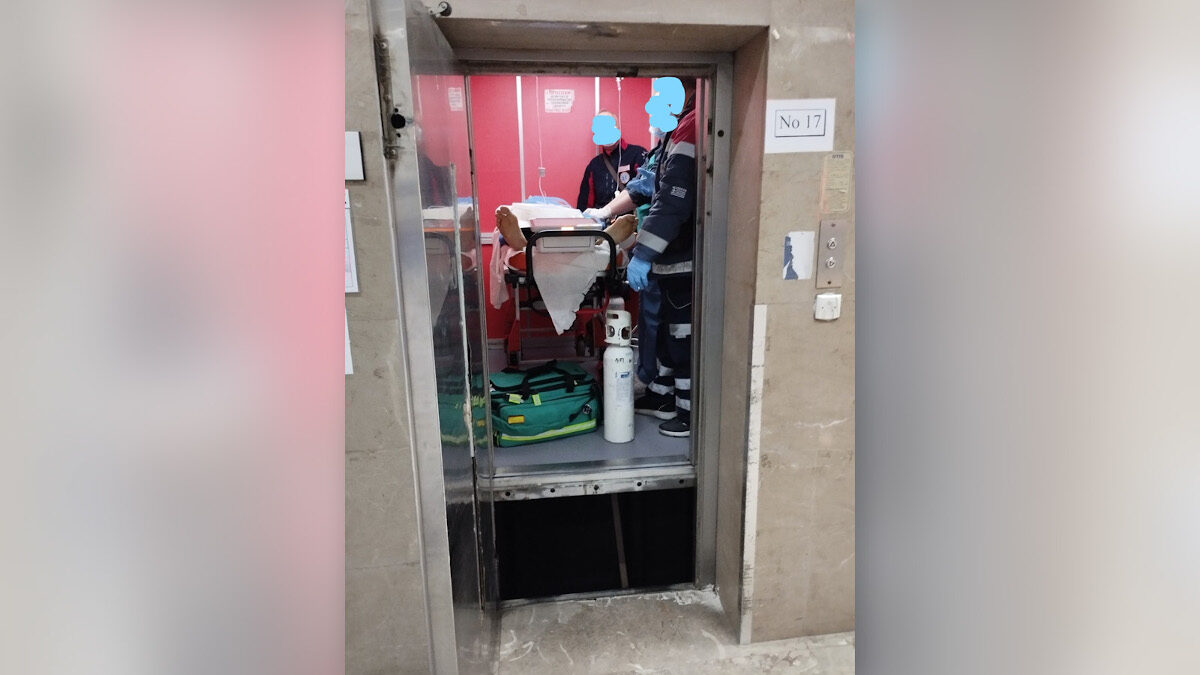 Ιπποκράτειο Νοσοκομείο Θεσσαλονίκης: Διασωληνωμένος ασθενής για ΜΕΘ εγκλωβίστηκε σε ασανσέρ