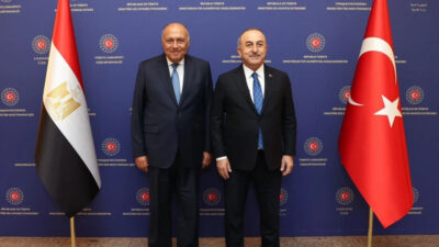 O Αιγύπτιος ΥΠΕΞ Σάμεχ Σούκρι, με τον Τούρκο ομόλογό του Μ. Τσαβούσογλου - 13/04/2023