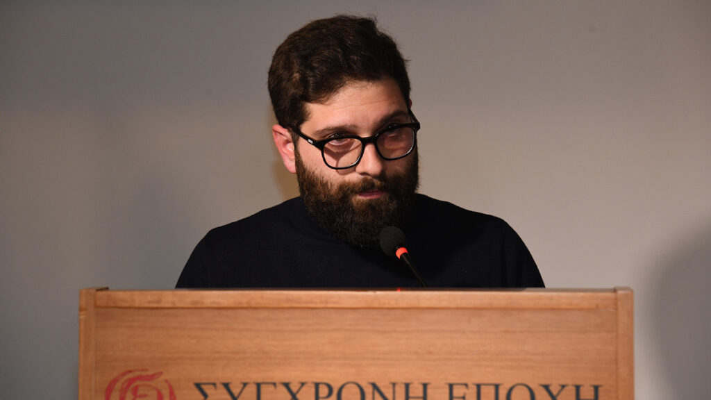 Με θέμα «30 χρόνια Ευρωπαϊκή Ενωση των μονοπωλίων, η σύμπλευση ΝΔ - ΣΥΡΙΖΑ - ΠΑΣΟΚ στο Ευρωκοινοβούλιο και οι θέσεις του ΚΚΕ» πραγματοποιήθηκε, σήμερα, μια εξαιρετικά ενδιαφέρουσα εκδήλωση στο καφέ - βιβλιοπωλείο της «Σύγχρονης Εποχής» στην Αθήνα