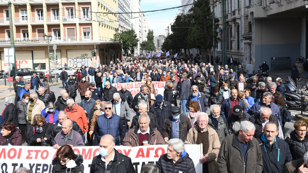 Κινητοποίηση Συνεργαζόμενων Συνταξιουχικών Οργανώσεων - Συνταξιούχοι: Άδεια και δώρα είναι πληρωμένα - Δώστε πίσω τα κλεμμένα