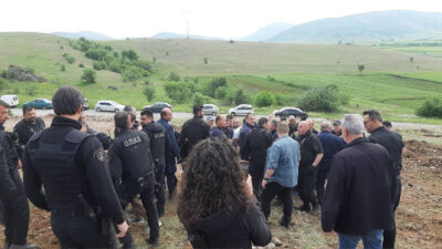 αστυνομικές δυνάμεις στην Καλαμιά Κοζάνης σε κινητοποίηση ενάντια στην εγκατάσταση φωτοβολταϊκών