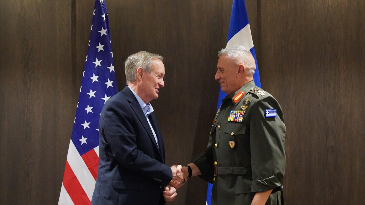 Ο Αρχηγός ΓΕΕΘΑ Στρατηγός Κωνσταντίνος Φλώρος υποδέχθηκε στο ΓΕΕΘΑ αντιπροσωπεία μελών του Κογκρέσου των ΗΠΑ