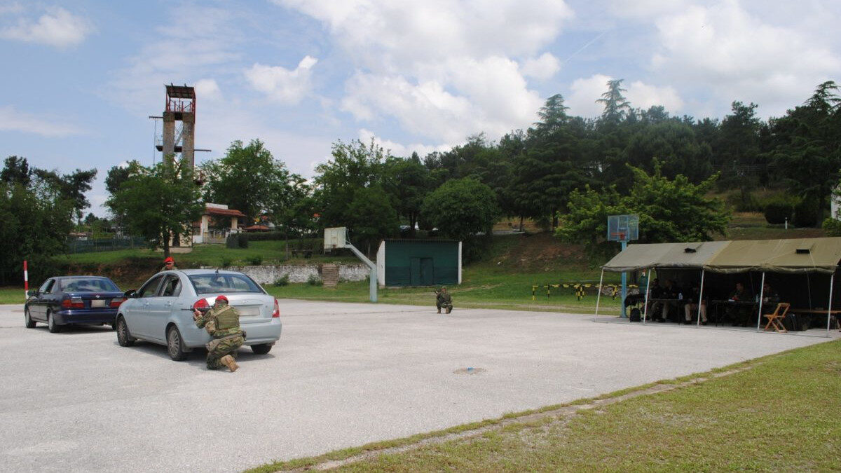 Εκπαίδευση 3 Αξιωματικών και 7 Υπαξιωματικών των Ενόπλων Δυνάμεων των Ηνωμένων Αραβικών Εμιράτων, επί αντικειμένων προστασίας υψηλών προσώπων.