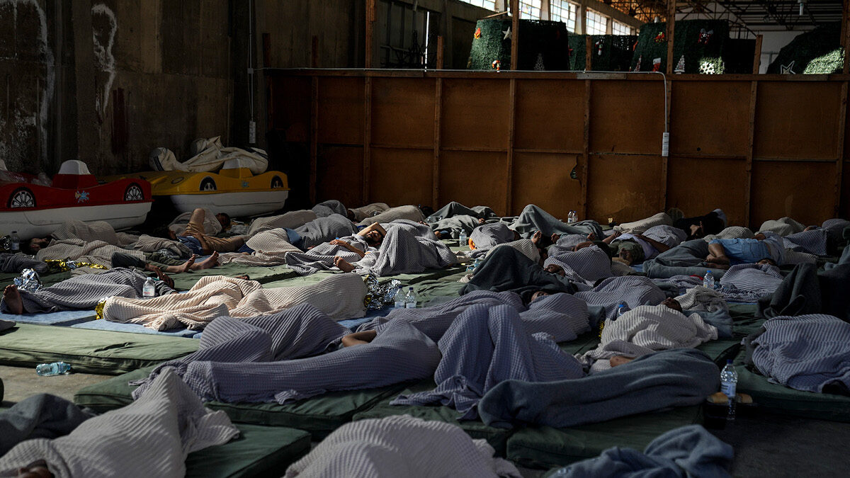 Ναυάγιο ανοιχτά της Πύλου με δεκάδες νεκρούς μετανάστες, μεταφορά των διασωθέντων στο λιμάνι της Καλαμάτας, Τετάρτη 14 Ιουνίου 2023